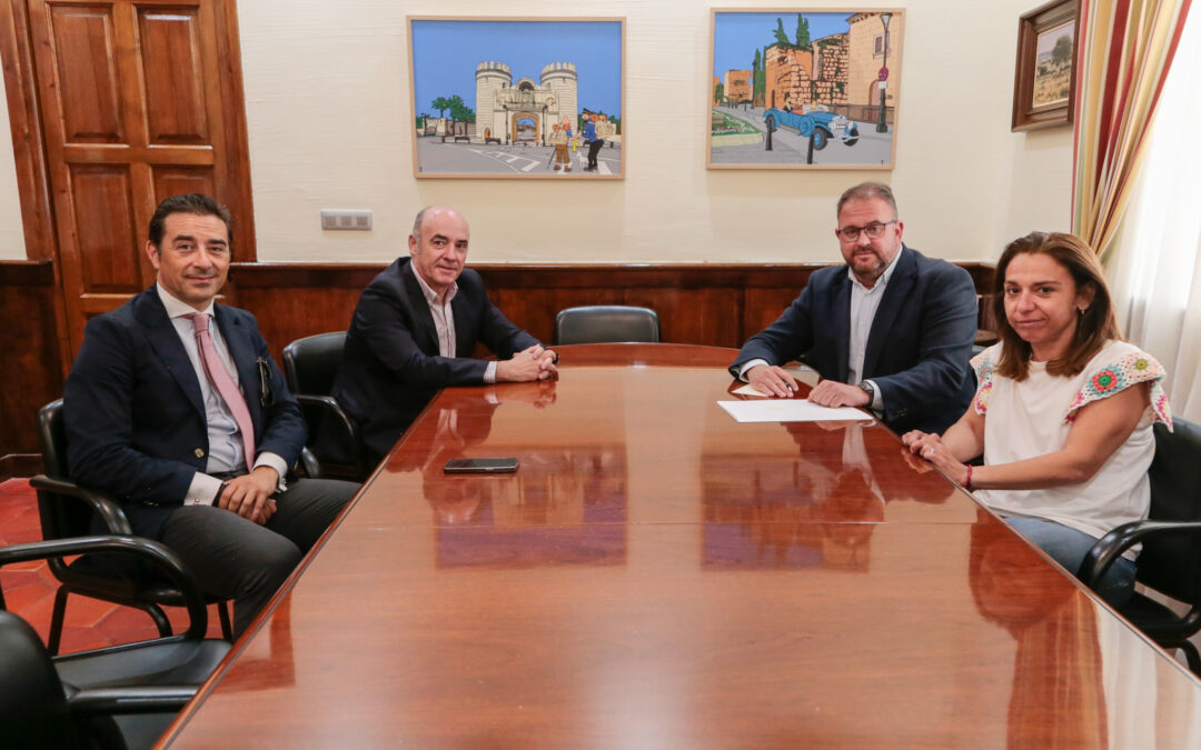 El alcalde acuerda con la Cámara de Comercio ayudas municipales para el fomento de campañas de promoción y formación del comercio en Mérida y establecer una sede fija de la institución en la ciudad