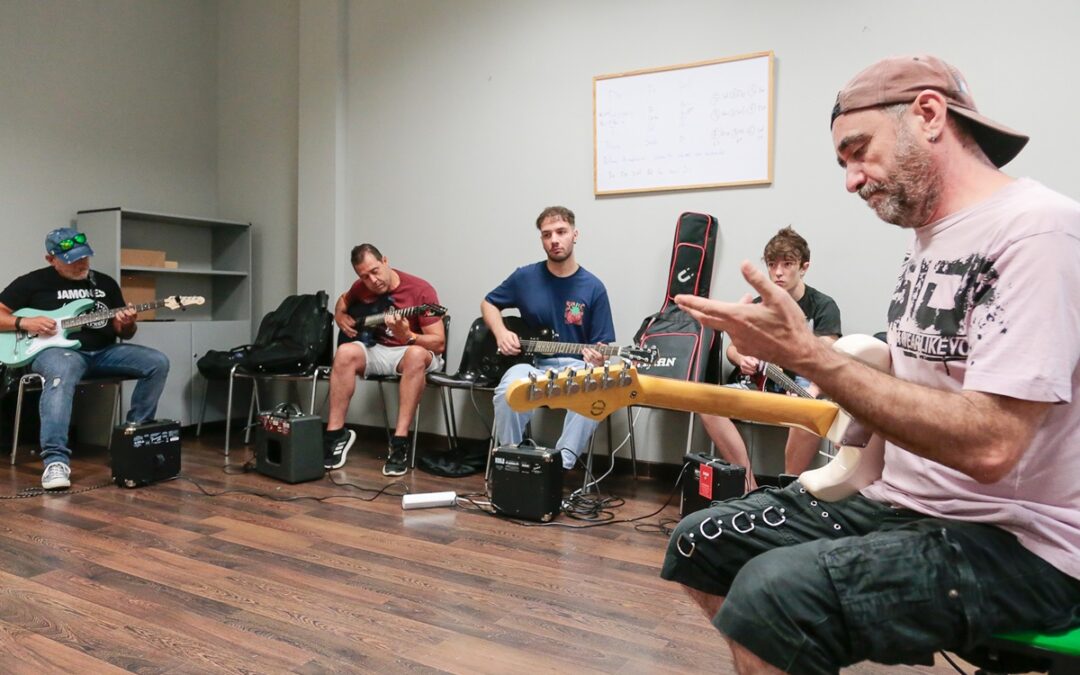 Comienzan dos nuevos talleres en el Campamento Musical de Verano con Juan Flores “Chino”