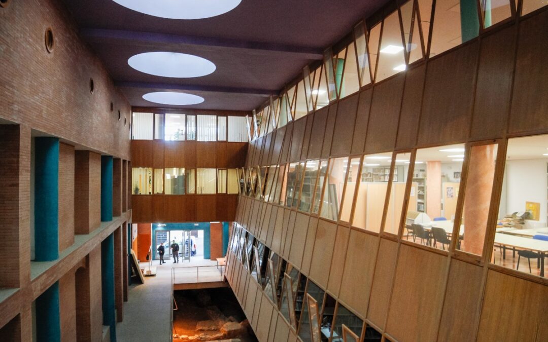 El acceso al Centro Cultural Alcazaba se efectúa por la calle Romero Leal