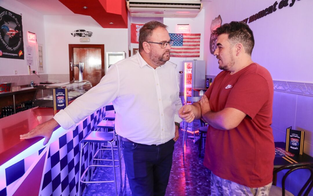 Coffee-Bar Springfield, el único bar de temática americana de Extremadura, abre sus puertas en La Corchera