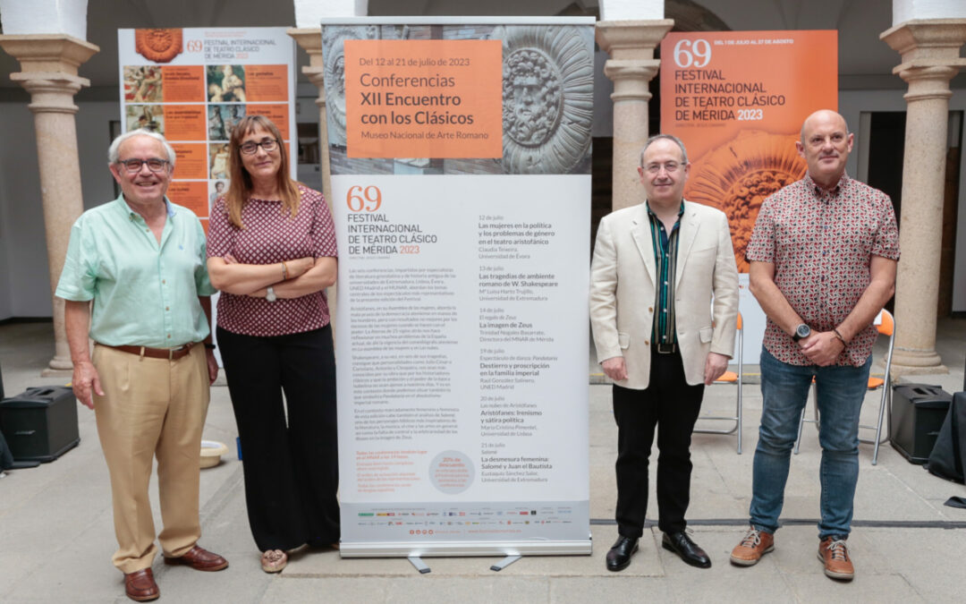 El ayuntamiento de Mérida aboga por mantener la cultura como espacio de libertad ante la censura en la presentación de una nueva edición de “Encuentro con los clásicos” que vuelve a ofrecer la mirada académica en la programación del Festival de Teatro Clásico