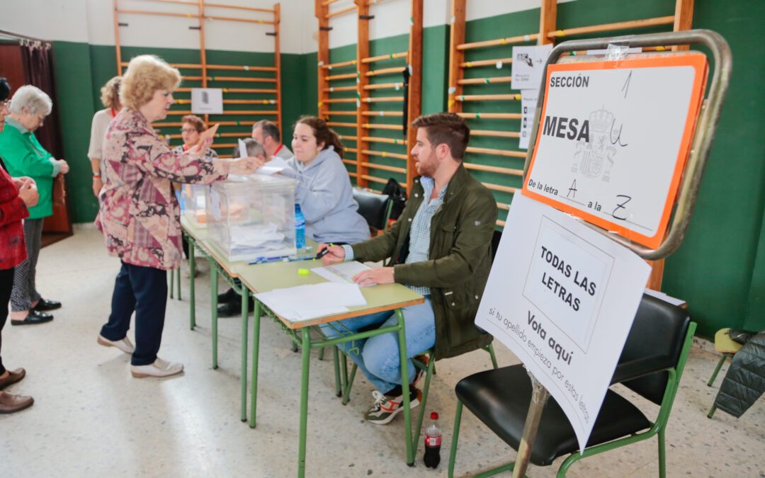El Gobierno local adquiere equipos de climatización y agua refrigerada para todos los colegios electorales de la ciudad de cara a la jornada del domingo