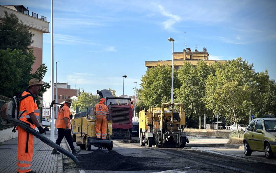 Asfaltado de la Avenida del Lago en la jornada de hoy viernes