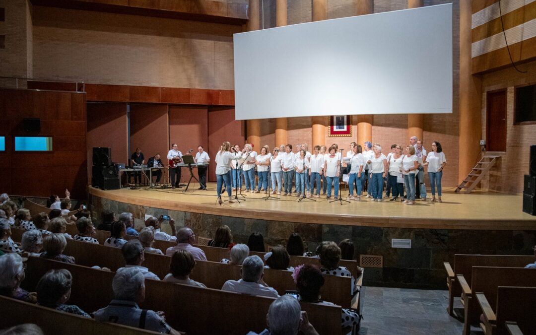 El ayuntamiento felicita a las directoras y directores de los Centros de Mayores de la ciudad y a todos sus trabajadores “por la implicación y compromiso” en todas las actividades programadas junto con el consistorio durante todo el año para nuestros mayores