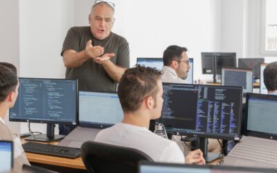 El ayuntamiento felicita a la empresa STEMDO por duplicar sus puestos de trabajo en Mérida en su primer año de vida en la ciudad