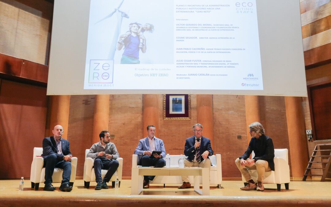 El portavoz municipal, Julio César Fuster, destaca las políticas de la ciudad de Mérida que están avanzando en la descarbonización y la reducción de emisiones CO2