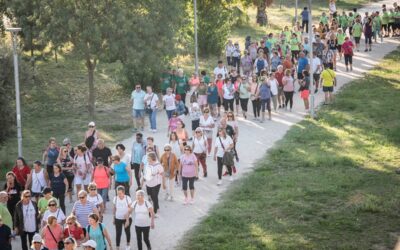 Más de 300 mayores participan en el V Encuentro lúdico-saludable en el que han disfrutado de un paseo por la Isla del Guadiana, bailes dirigidos y un desayuno en el parque de la VII Sillas