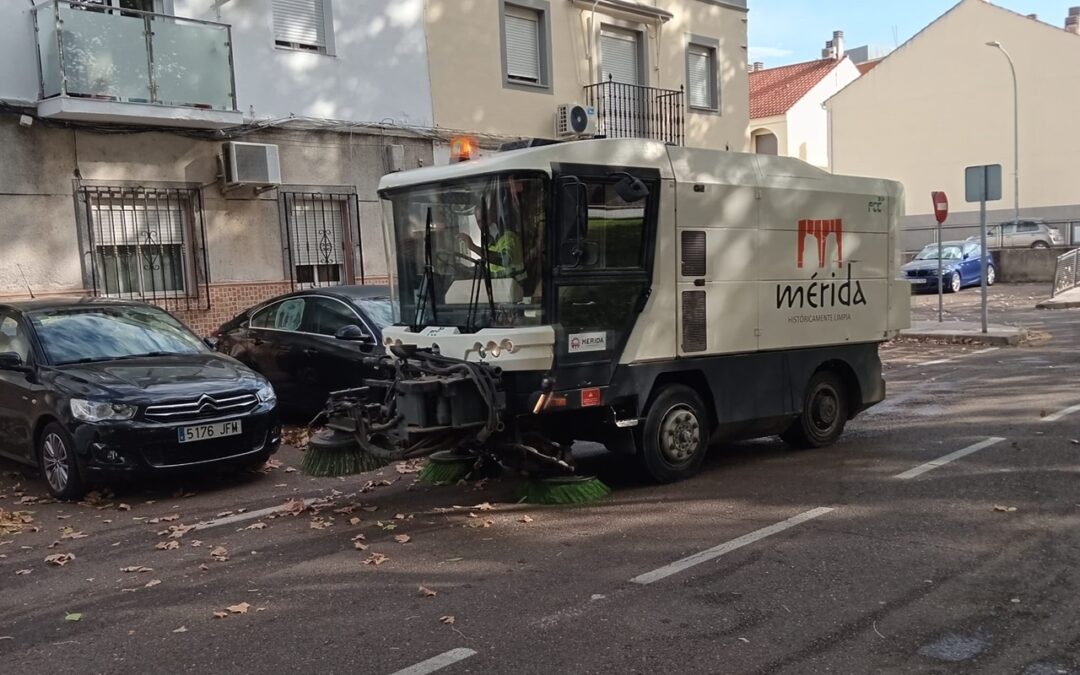El alcalde agradece los trabajos realizados por el personal municipal y las contratas del ayuntamiento en la atención de las incidencias por el temporal, además de destacar las labores de prevención realizadas para evitar daños mayores en toda la ciudad