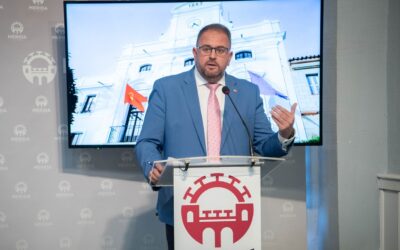 El alcalde ha solicitado en la reunión del Consejo de Capitalidad la puesta en marcha de los proyectos comprometidos con Mérida como el nuevo Parque Móvil regional, la ampliación de la Escuela de Idiomas, la creación del Centro de Estudios Agrarios, la nueva sede de FUNDECYT, la electrificación de Expacio Mérida o la creación de una Residencia Universitaria, entre otros asuntos