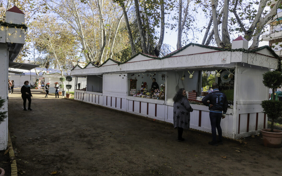 El Parque López de Ayala acoge desde hoy, hasta el 6 de enero, el Mercado Navideño con puestos de artesanía, atracciones y más de 45 actividades