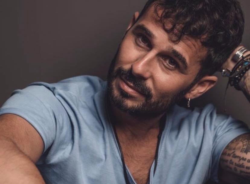 El cantante Antoñito Molina será el pregonero del Carnaval Romano de Mérida 2024
