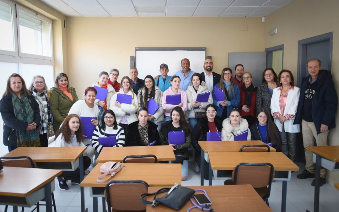 16 alumnas inician el curso de dependientas de comercio organizado por la Conferencia de San Vicente