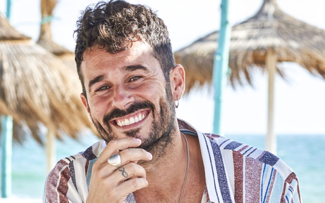 El cantante Antoñito Molina abre su gira ‘A la Aventura Tour’ con un concierto en la Plaza de España de Mérida tras el pregón oficial del Carnaval Romano en el que participarán como invitados la chirigota de Los Niños de Rota