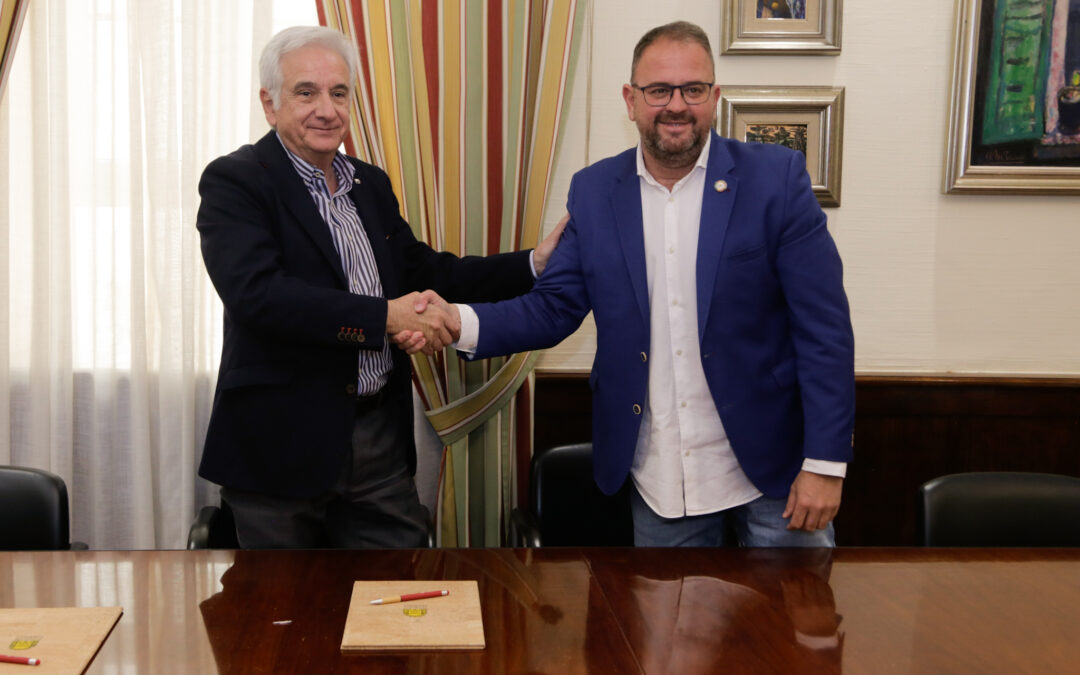El Ayuntamiento firma, por tercera vez, un nuevo convenio con el Colegio Oficial de Arquitectos de Extremadura para la contratación en formación en prácticas de arquitectos y arquitectas