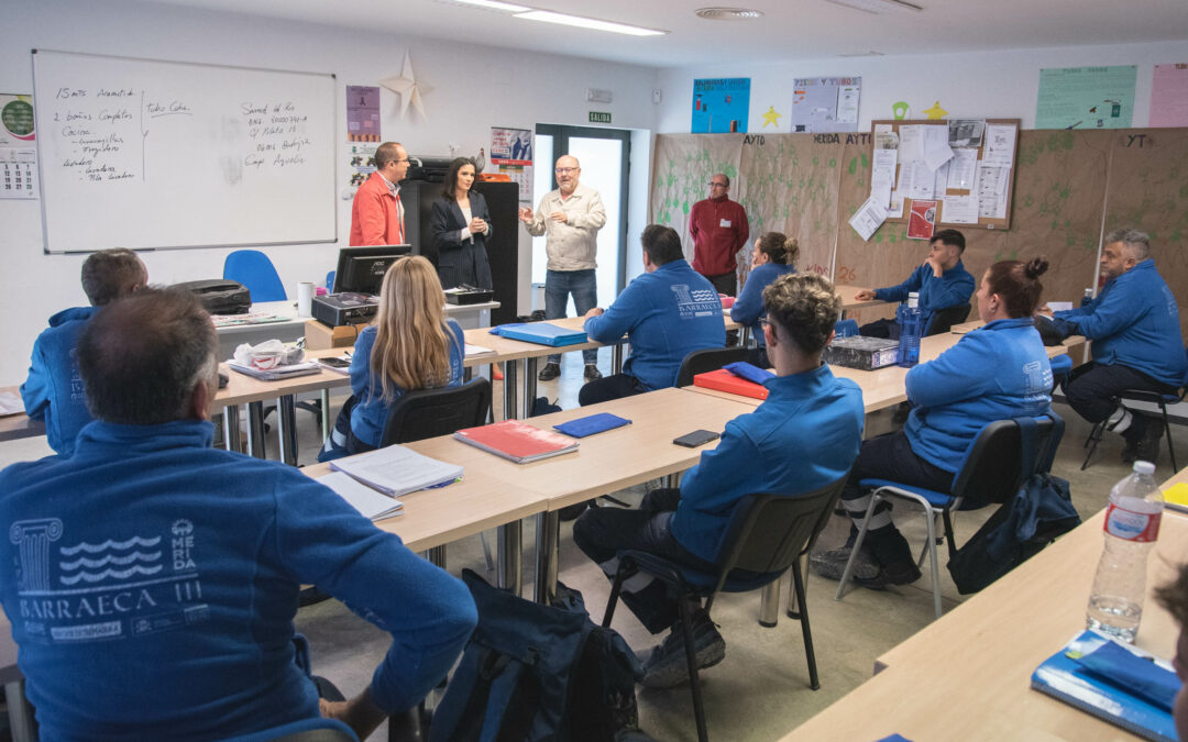 Los alumnos y alumnas de la Escuela Profesional Barraeca III han asistido al taller “¿Cómo ahorrar en la factura de la luz?” del programa formativo Hémera