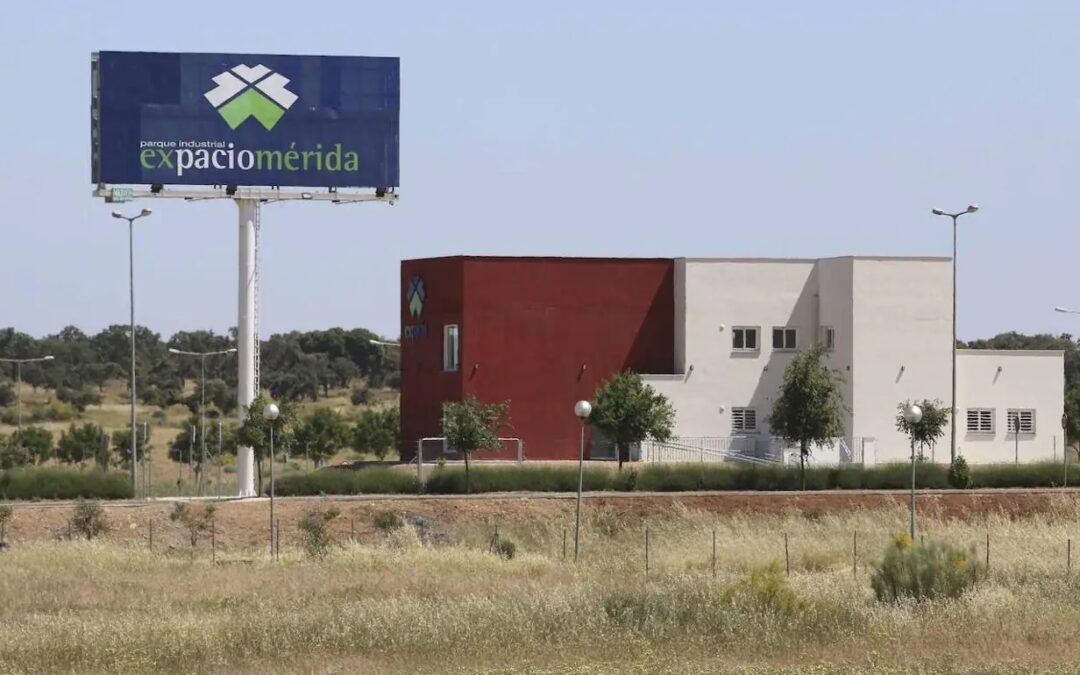 Rodríguez Osuna califica de “noticia importante” el interés de la empresa china Hunan Yuneng New Energy para instalarse en Expacio Mérida y crear 500 empleos directos y afirma que “hay muchas empresas interesadas por instalarse en la capital extremeña”