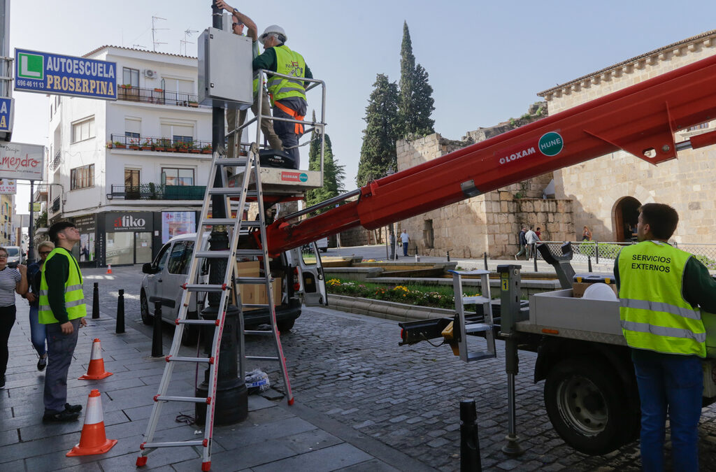 Comienza la instalación de 34 cámaras de videovigilancia en los entornos monumentales para la protección del patrimonio dentro del proyecto Destino Turístico Inteligente