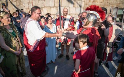 El alcalde da el pistoletazo de salida a la edición más ambiciosa de ‘Emerita Lvdica’ ante un abarrotado Templo de Diana recordando que el ayuntamiento ya trabaja para que se declare Fiesta de Interés Turístico Nacional