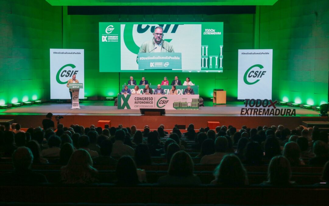 El alcalde anuncia en el Congreso Regional de CSIF que están cerrando el tercer y cuarto nivel de carrera profesional para las y los trabajadores municipales, los nuevos complementos salariales y ha pedido al sindicato trabajar para elaborar una nueva RPT en el ayuntamiento de Mérida