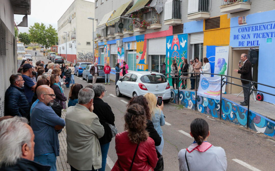 La Conferencia de San Vicente de Paúl abre su nueva sede en la barriada de San Lázaro con la presencia de la delegada de Participación Ciudadana, Susana Fajardo, y la de Igualdad de Oportunidades entre Mujeres y Hombres, Ana Aragoneses