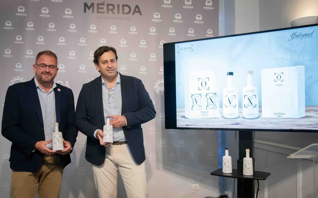El alcalde presenta ‘Olevm’ la primera marca de aceite de Mérida que fabrica la empresa emeritense ‘Aceites Augusta Emerita S.L.’ que produce 67.600 kg de aceite al año