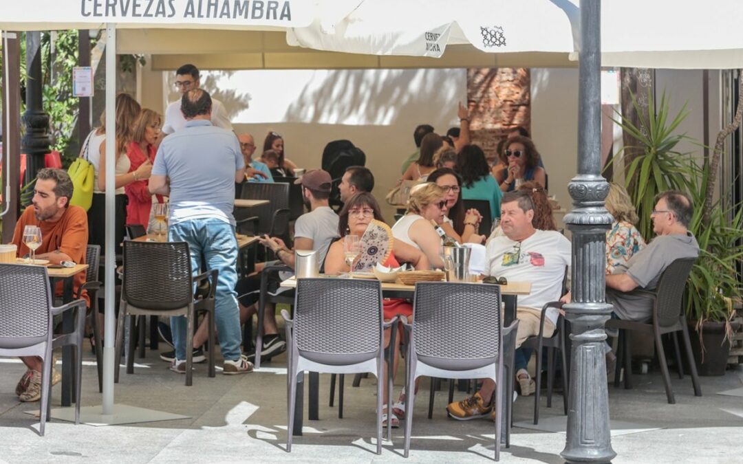 El Ayuntamiento amplía los horarios de cierre de las terrazas y veladores en el centro histórico durante la temporada de verano