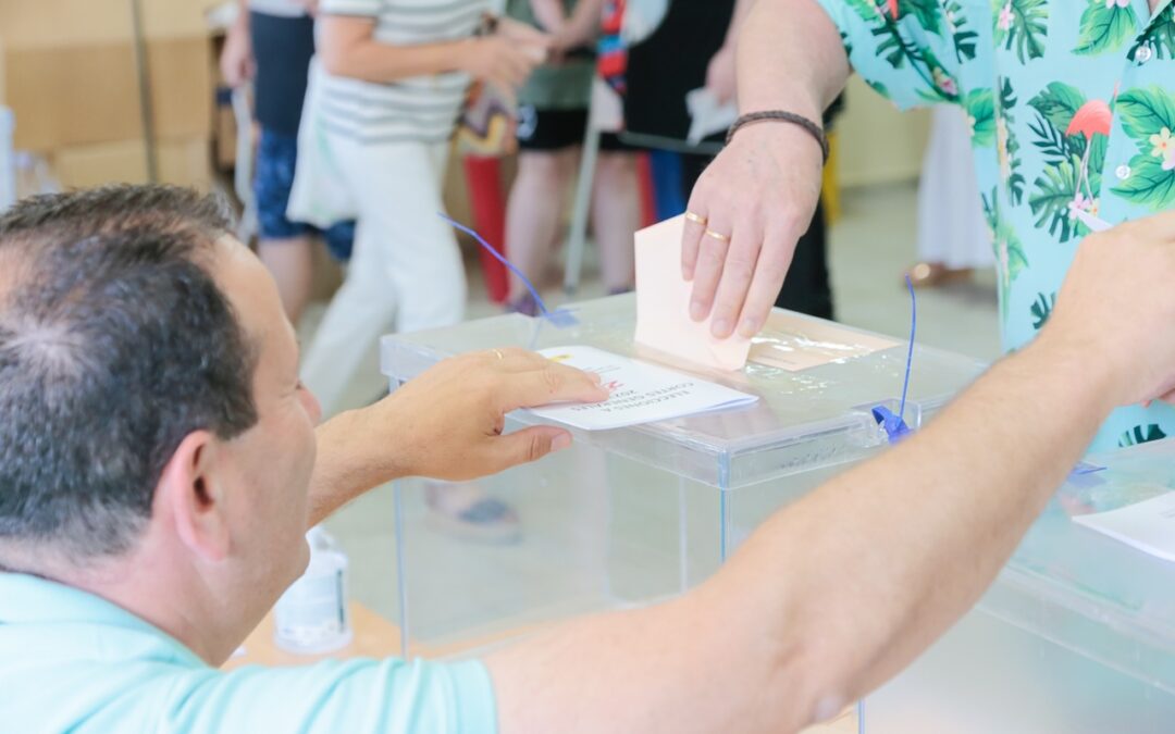 El Ayuntamiento pone a disposición de los vecinos y vecinas con movilidad reducida vehículos para ejercer su derecho al voto