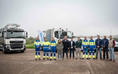 El alcalde resalta que Mérida se encuentra a la vanguardia del mantenimiento del alcantarillado con la adquisición por parte del ayuntamiento de dos nuevos camiones de saneamiento y un robot de última tecnología