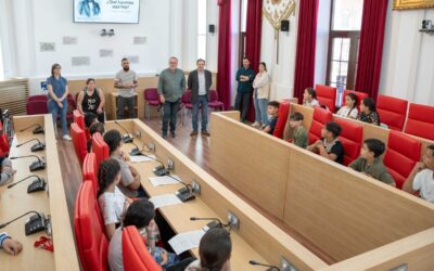 El cuadro de José María Calatrava en el Salón de Plenos recibe la visita del alumnado del colegio que lleva su nombre