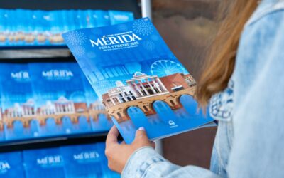 La Revista de Feria ya está disponible para que la ciudadanía pueda recogerla, de manera gratuita en la puerta del Ayuntamiento