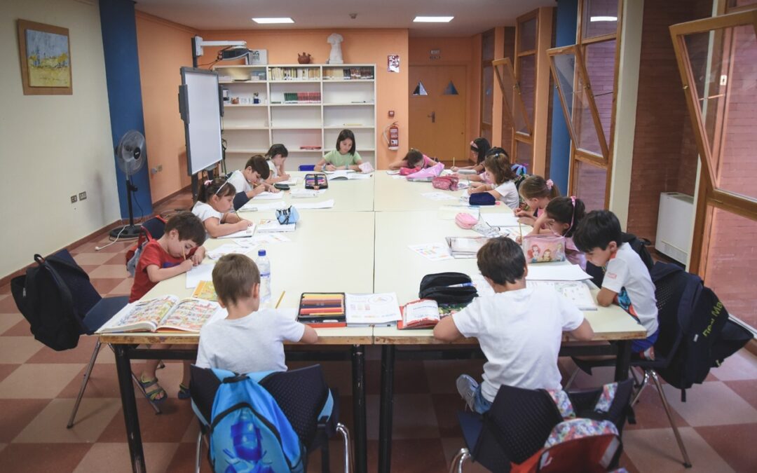 La Biblioteca Municipal “Juan Pablo Forner” celebra una nueva edición de los Talleres Infantiles de Pintura e Ilustración
