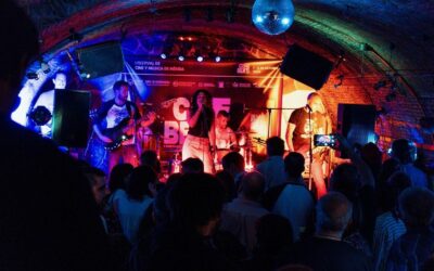 El Festival Cinebeat ofrece hoy en el teatro María Luisa su certamen de videoclips y el concierto de Anhbel