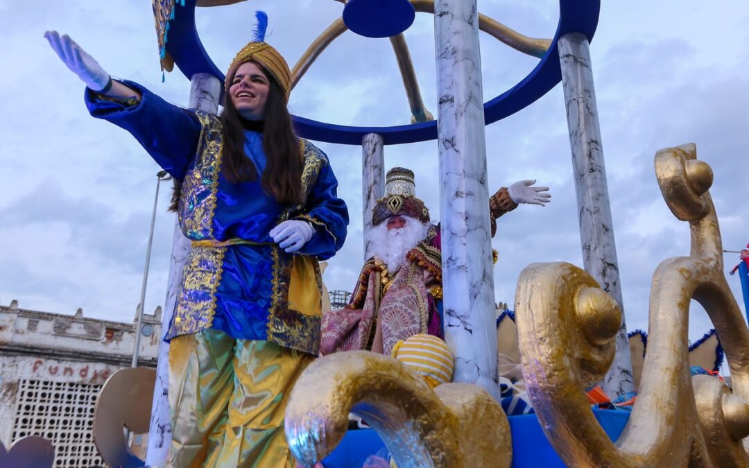 Mérida celebrará el próximo 5 de enero su tradicional Cabalgata de Reyes Magos, donde se repartirán 7.000 kilos de caramelos entre las 19 carrozas y pasacalles